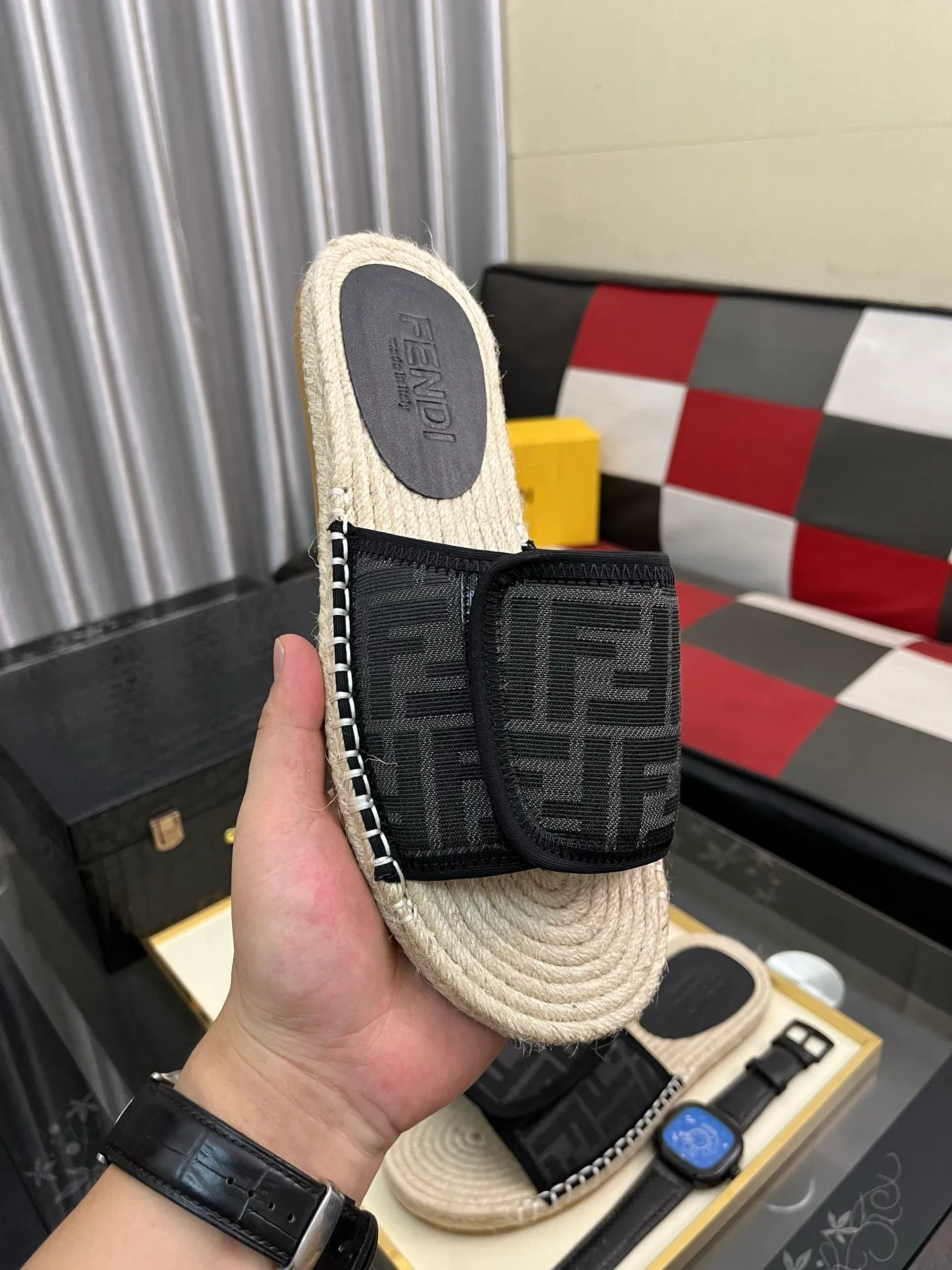 Men's shoes💰320⌚️⌚️[FENDI~Fendi slippers] High-end men's shoes brand official website 1:1 latest masterpiece: original mold customization, fabrics made of imported original materials, upgraded outsole, lighter, top quality in the market, simple and tasteful, a must-have for fashionistas, fashion is at your feet, full of confidence, the same style at the counter👍The season of summer slippers is here. Yardage: 38-44. Can be customized45.46.47